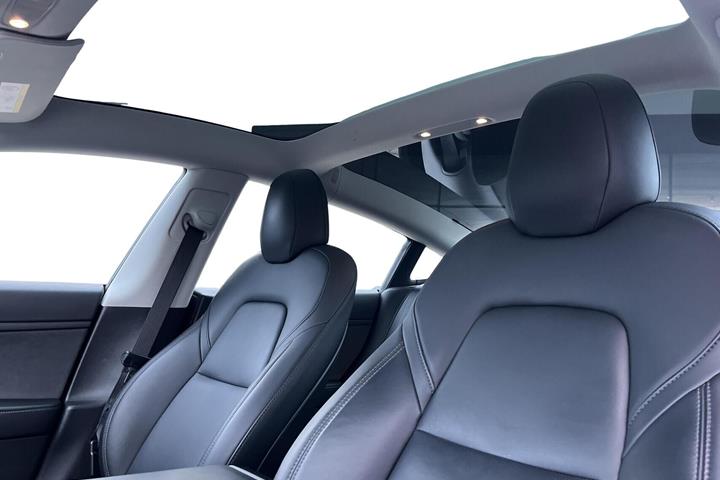 Sort Tesla Model 3 fra 2020