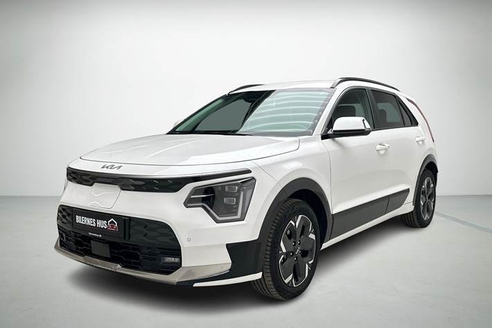 Hvid Kia Niro EV fra 2024 set udefra