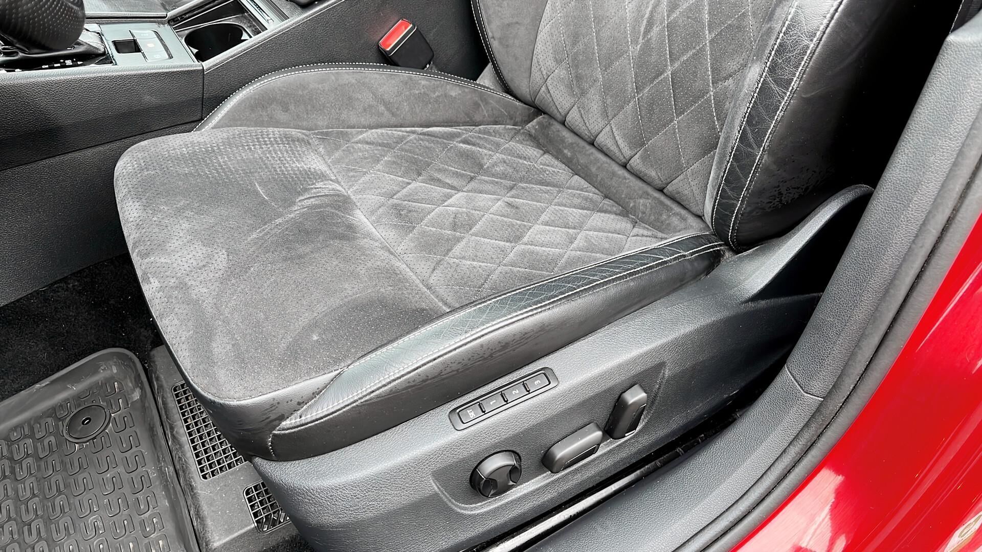 Rød Skoda Superb fra 2019