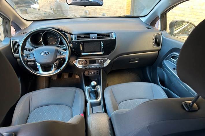 Grå Kia Rio fra 2016