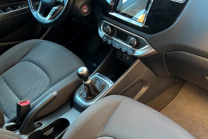 Grå Kia Rio fra 2016