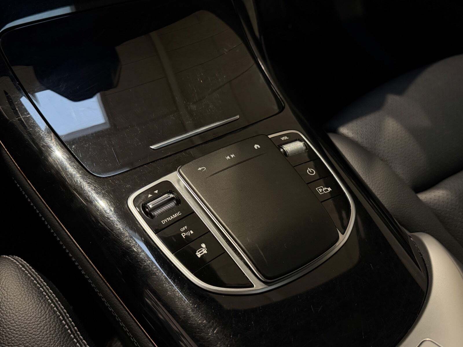 Grå Mercedes EQC400 fra 2022