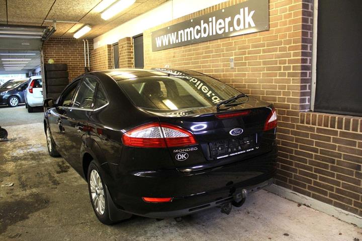 Sort Ford Mondeo fra 2007