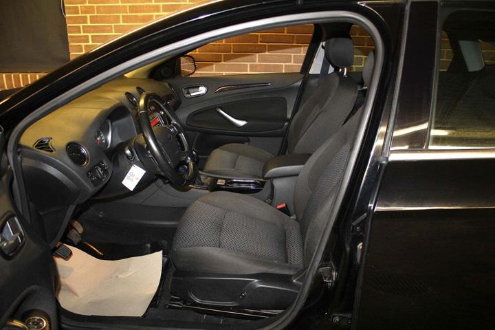 Sort Ford Mondeo fra 2007