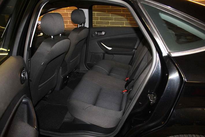 Sort Ford Mondeo fra 2007