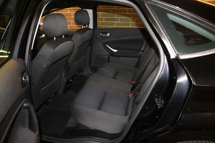 Sort Ford Mondeo fra 2007