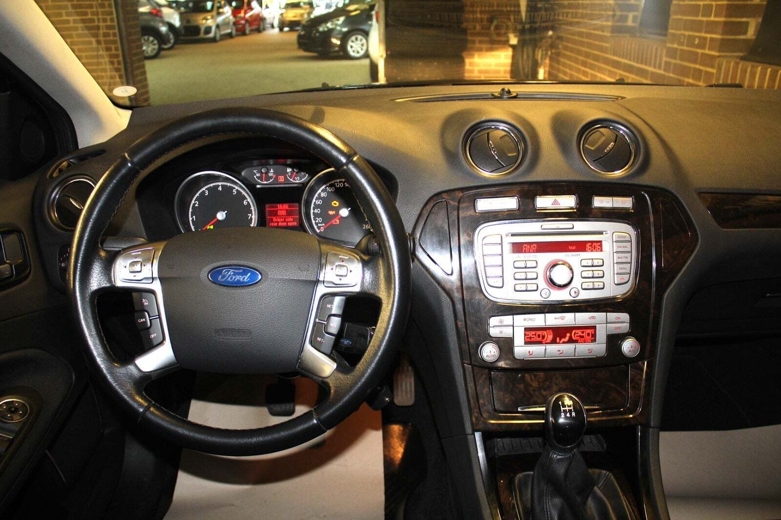 Sort Ford Mondeo fra 2007