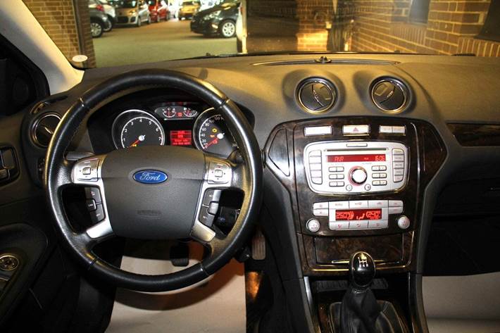 Sort Ford Mondeo fra 2007