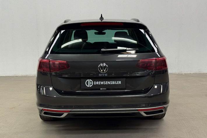 Grå VW Passat fra 2021