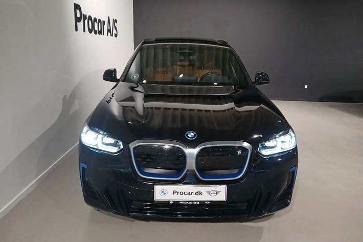 Blå BMW iX3 fra 2022