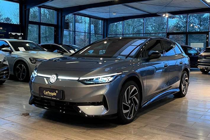 Blå VW ID.7 fra 2026 set udefra