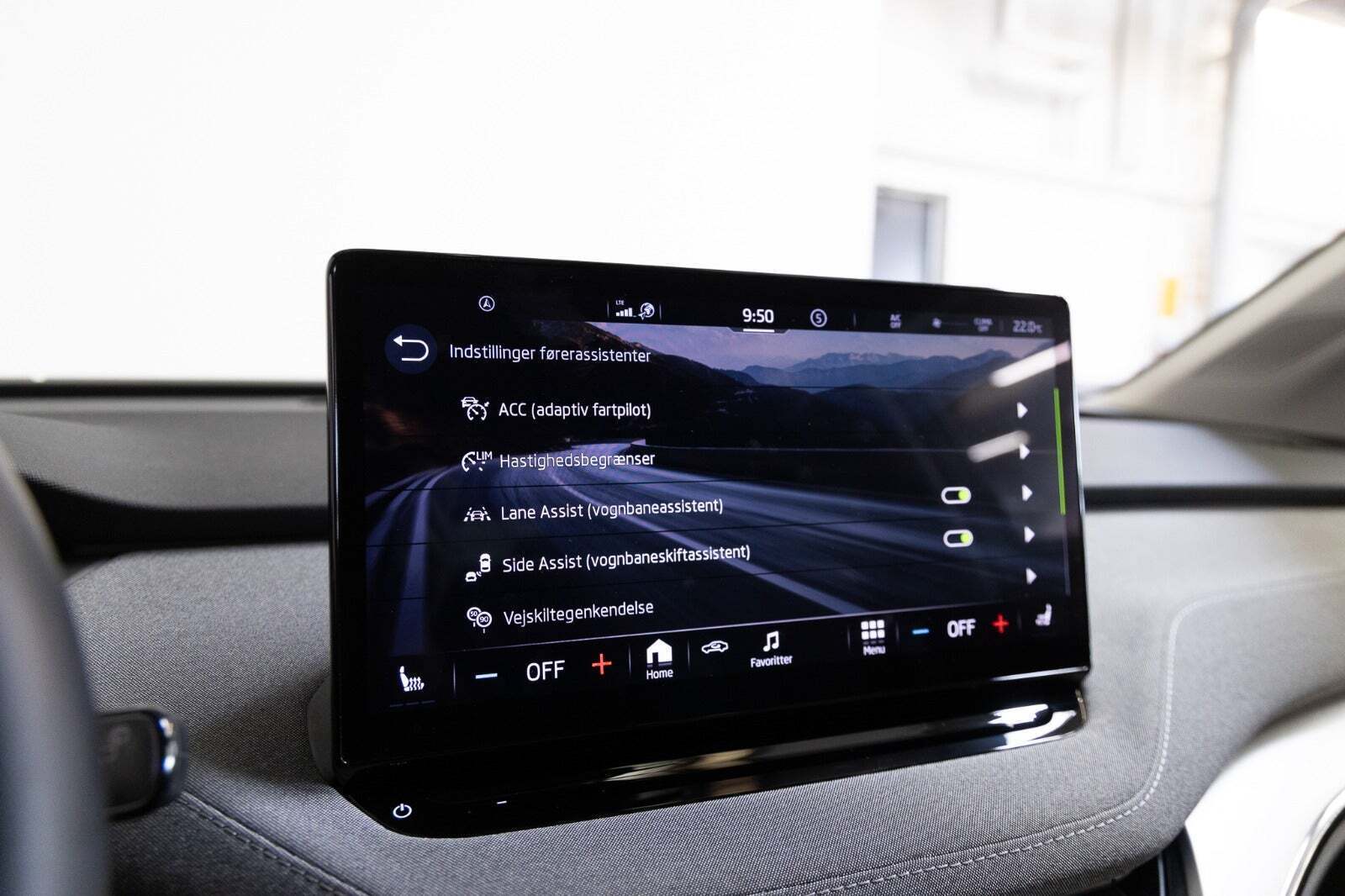 Hvid Skoda Enyaq fra 2023