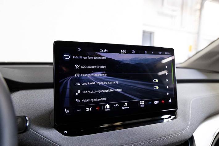 Hvid Skoda Enyaq fra 2023