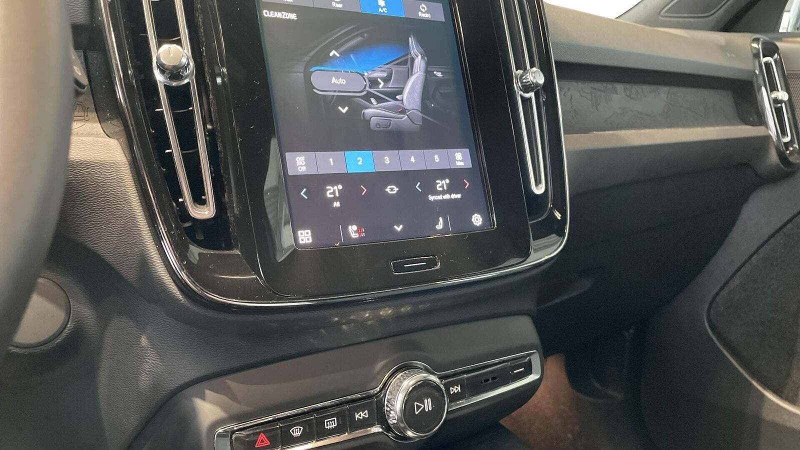 Grøn Volvo XC40 fra 2024