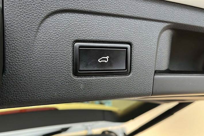 Hvid VW Touran fra 2018