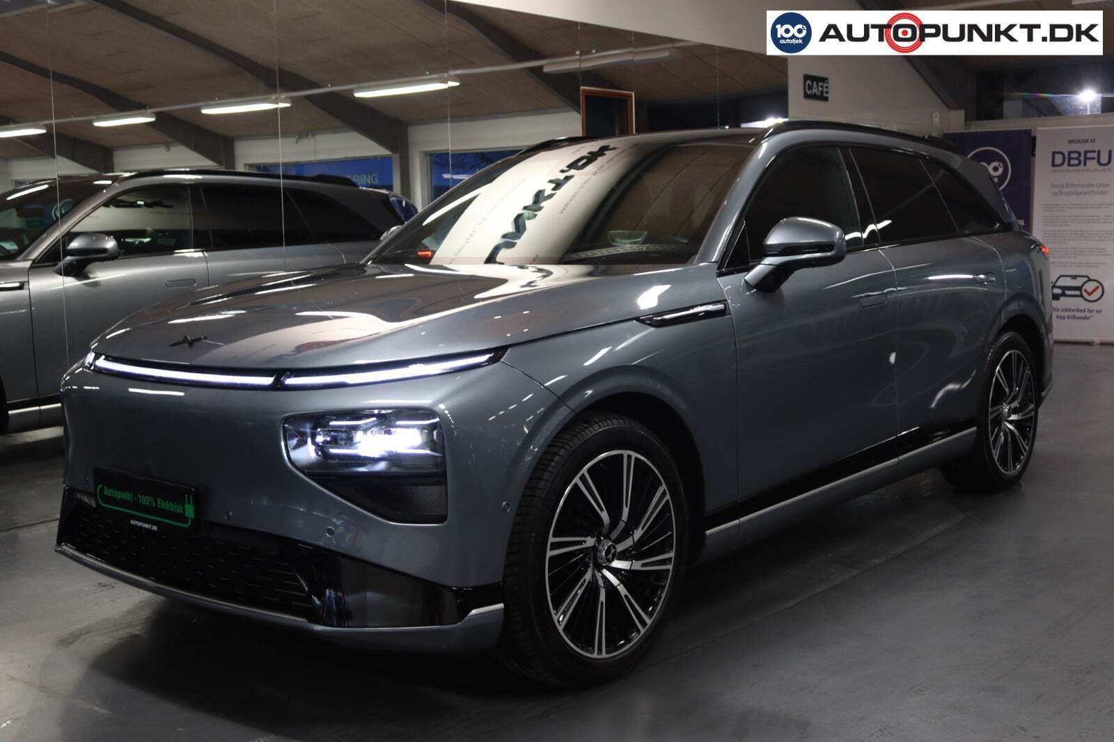 Grå Xpeng G9 fra 2024