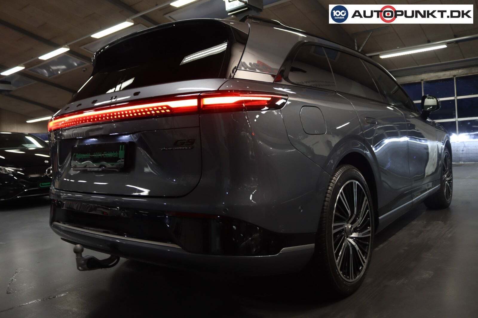 Grå Xpeng G9 fra 2024