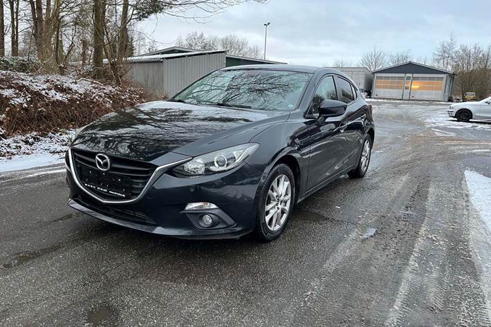 Sort Mazda 3 fra 2015 set udefra