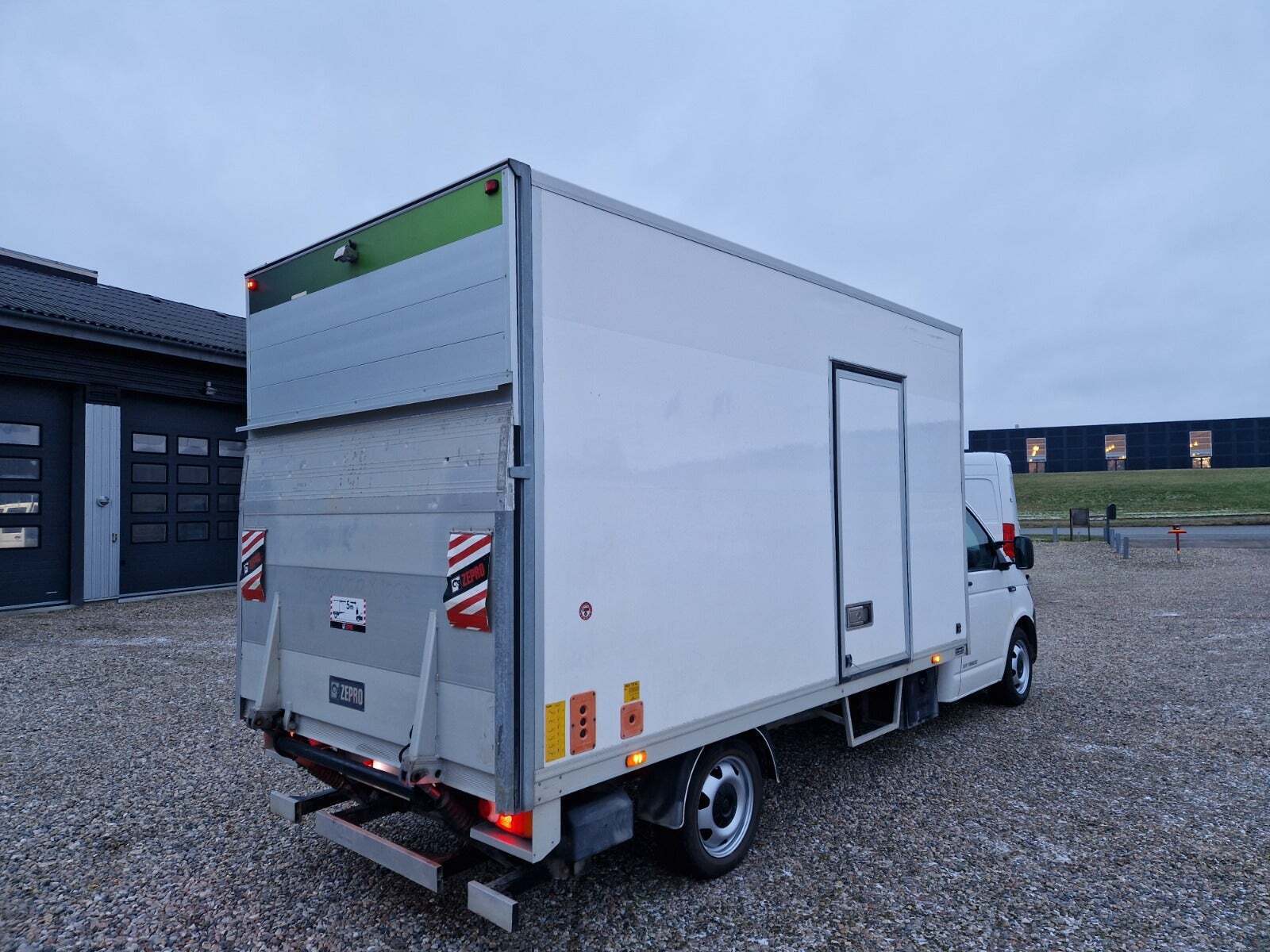 VW Transporter 2,0 TDi 150 Alukasse m/lift