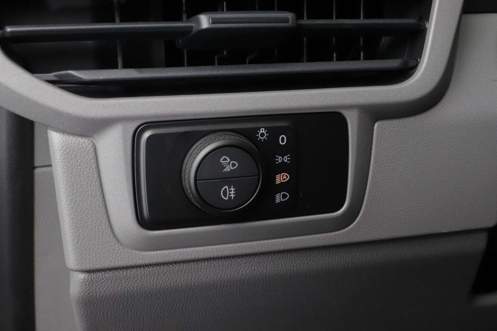 Hvid VW e-Caravelle fra 2026