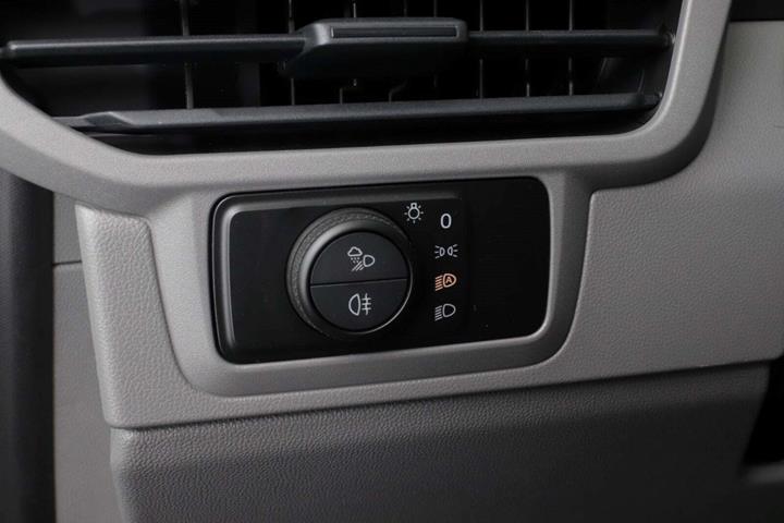 Hvid VW e-Caravelle fra 2026