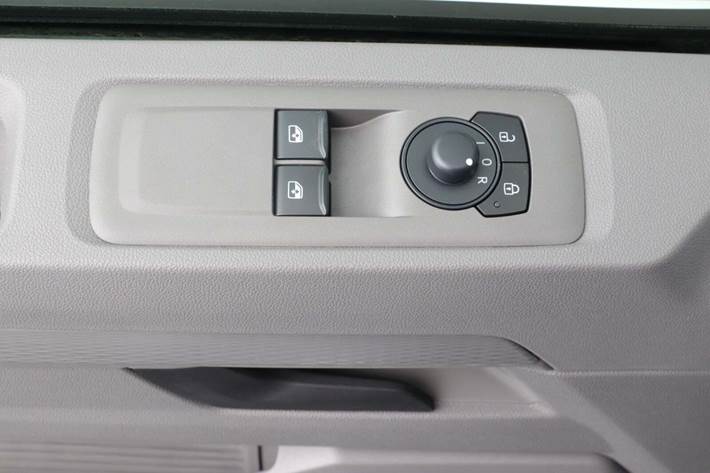 Hvid VW e-Caravelle fra 2026