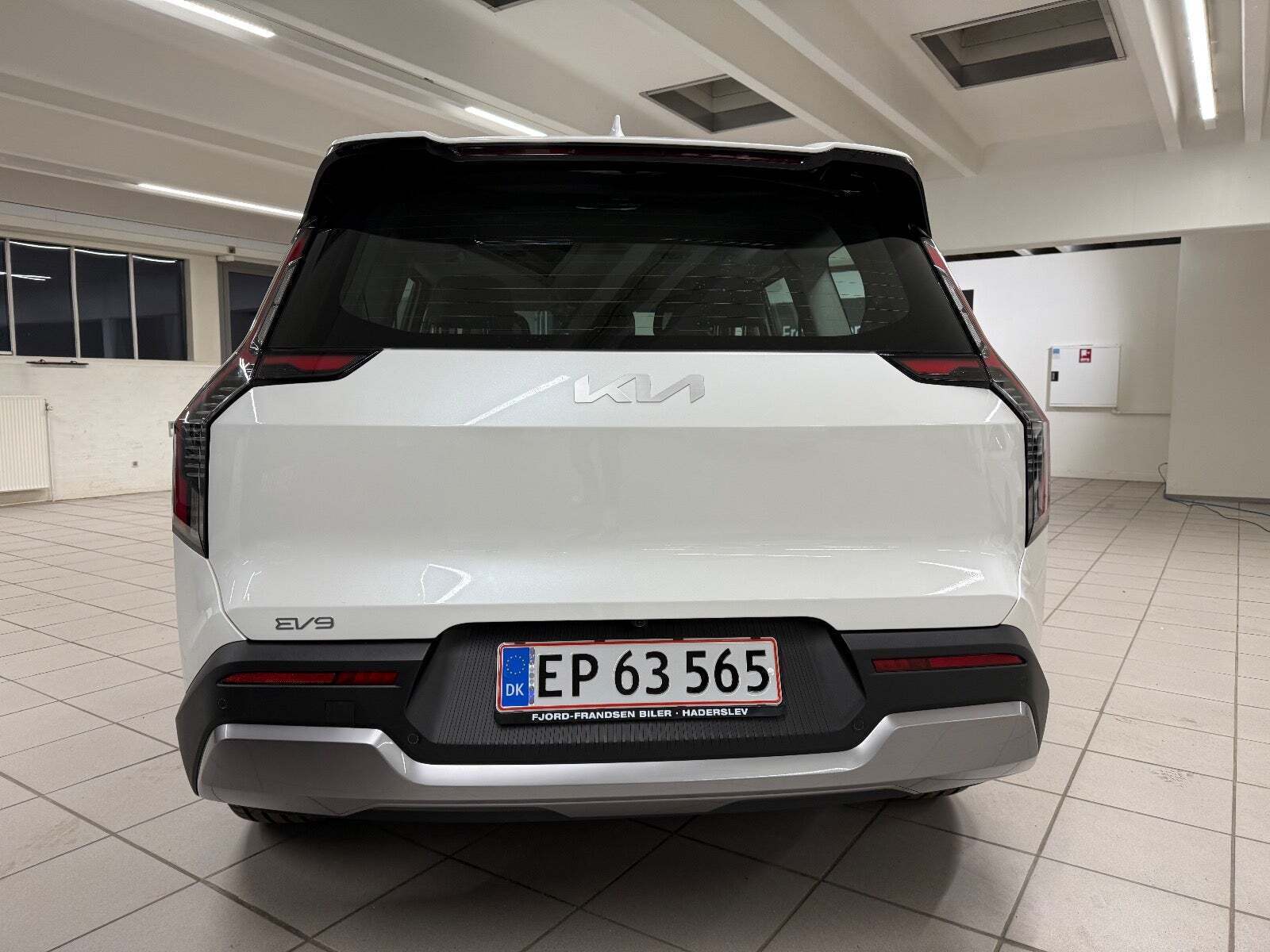 Kia EV9 76 Standard Range Upgrade RWD 7prs