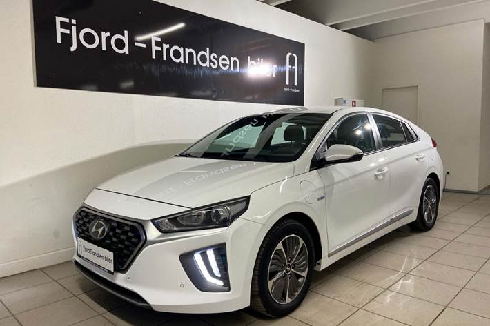 Hvid Hyundai Ioniq fra 2020 set udefra