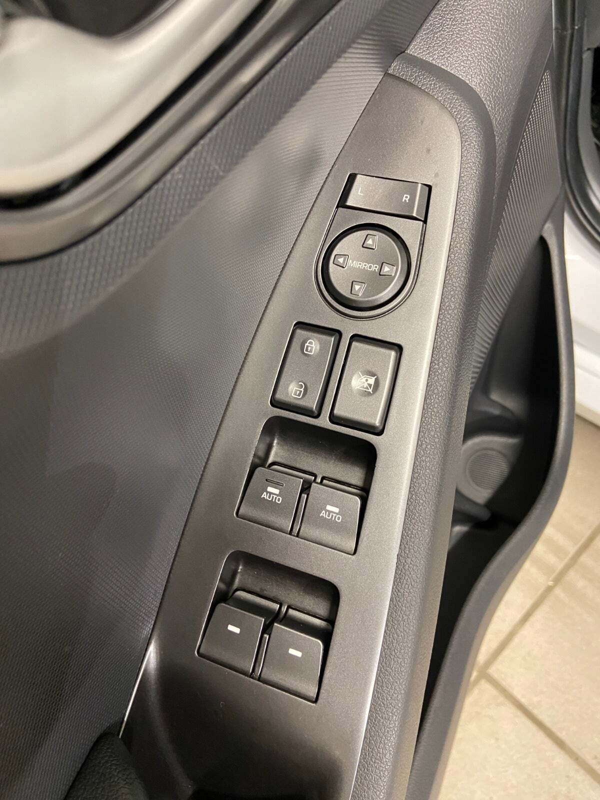 Hvid Hyundai Ioniq fra 2020