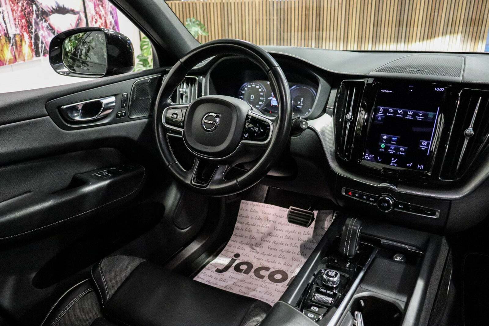 Sort Volvo XC60 fra 2020