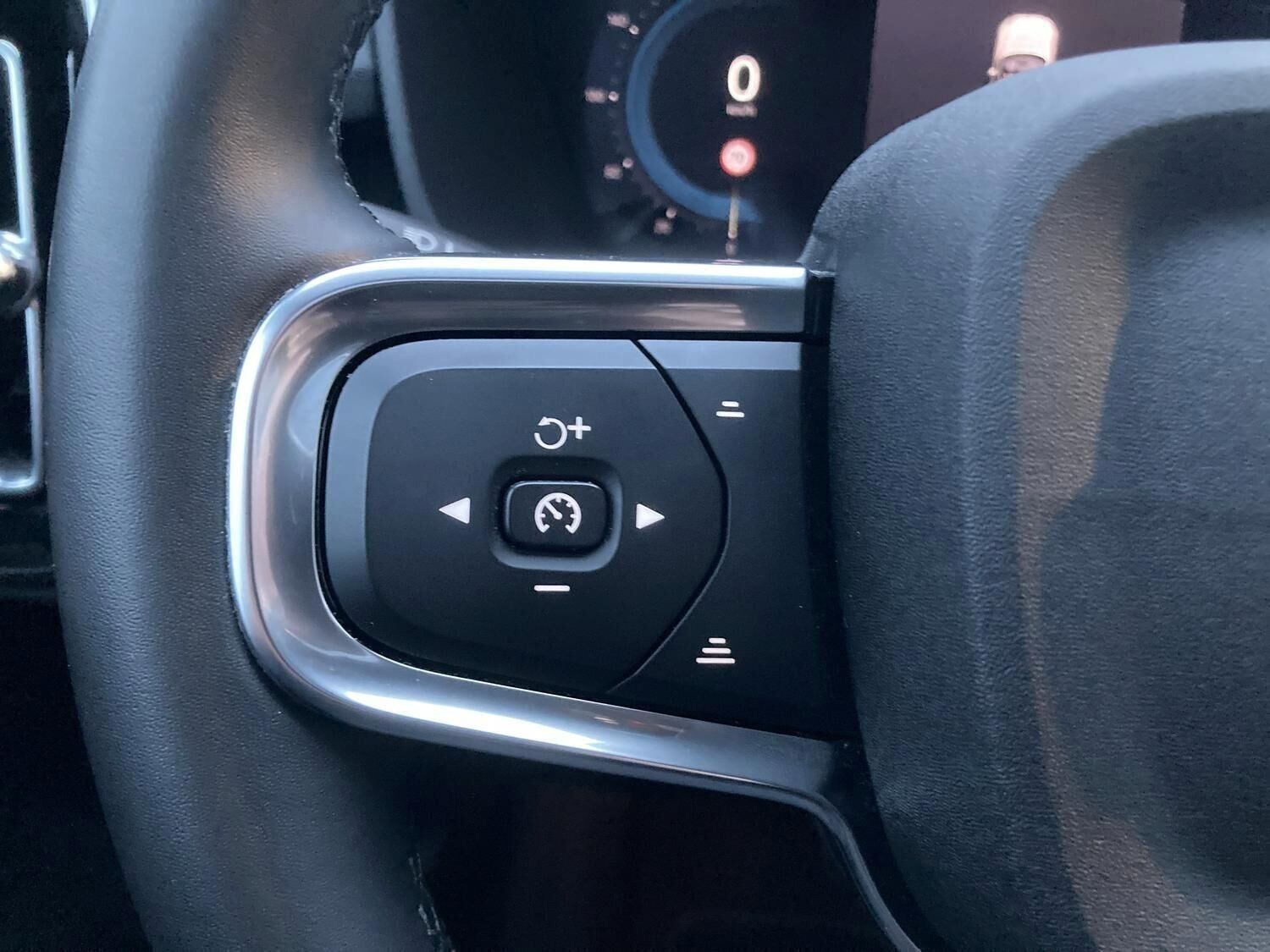 Hvid Volvo XC40 fra 2023