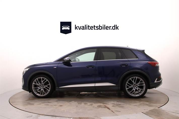 Blå Audi Q4 fra 2022
