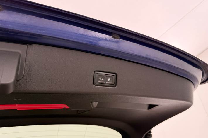 Blå Audi Q4 fra 2022