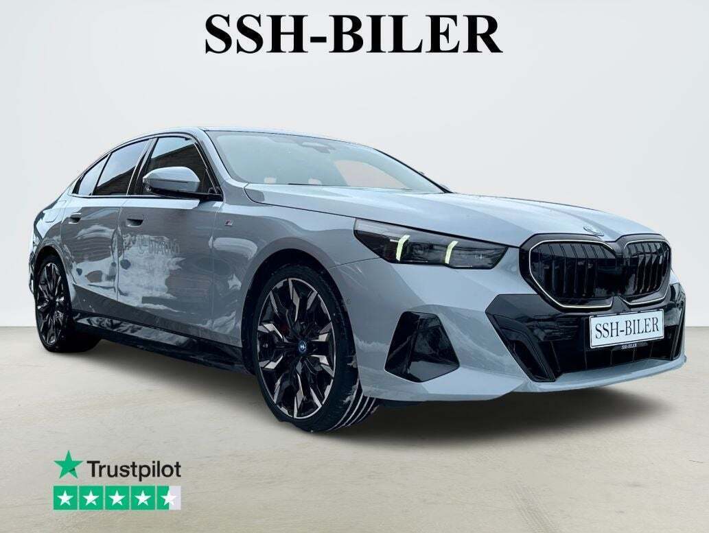 Grå BMW i5 fra 2025