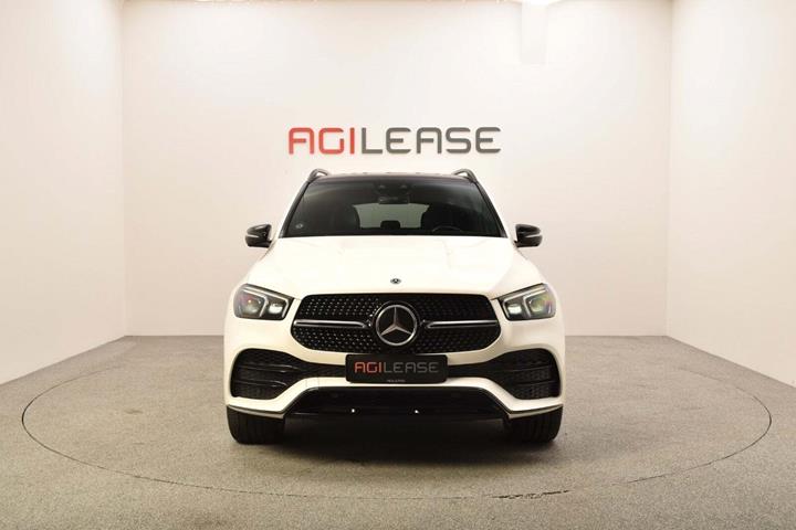 Hvid Mercedes GLE400 d fra 2019 set udefra