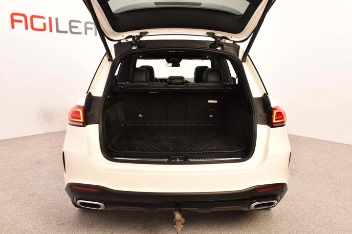 Hvid Mercedes GLE400 d fra 2019 set udefra
