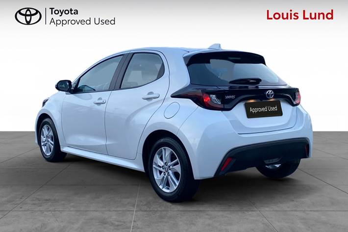 Hvid Toyota Yaris fra 2022