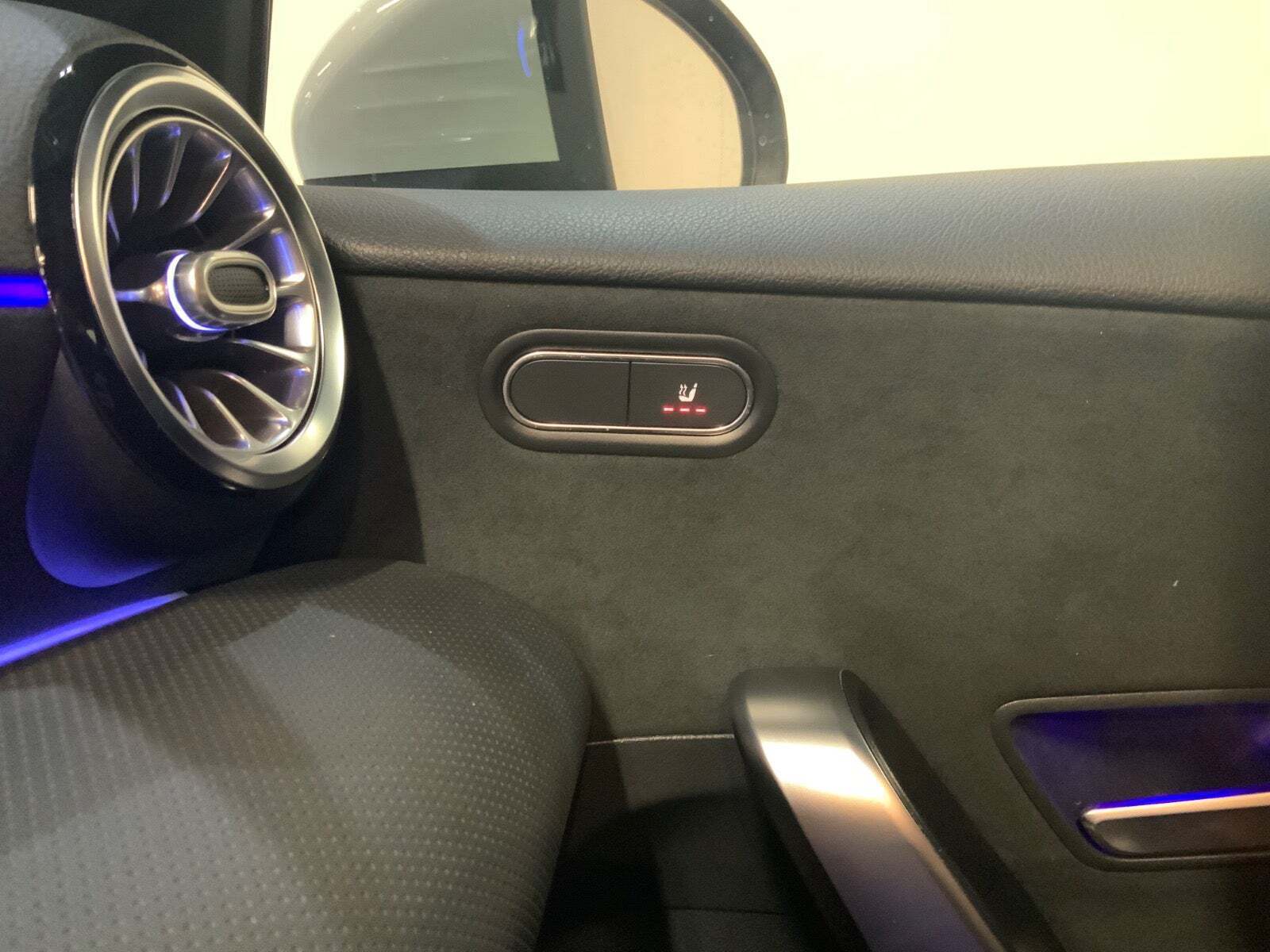 Hvid Mercedes A200 fra 2020