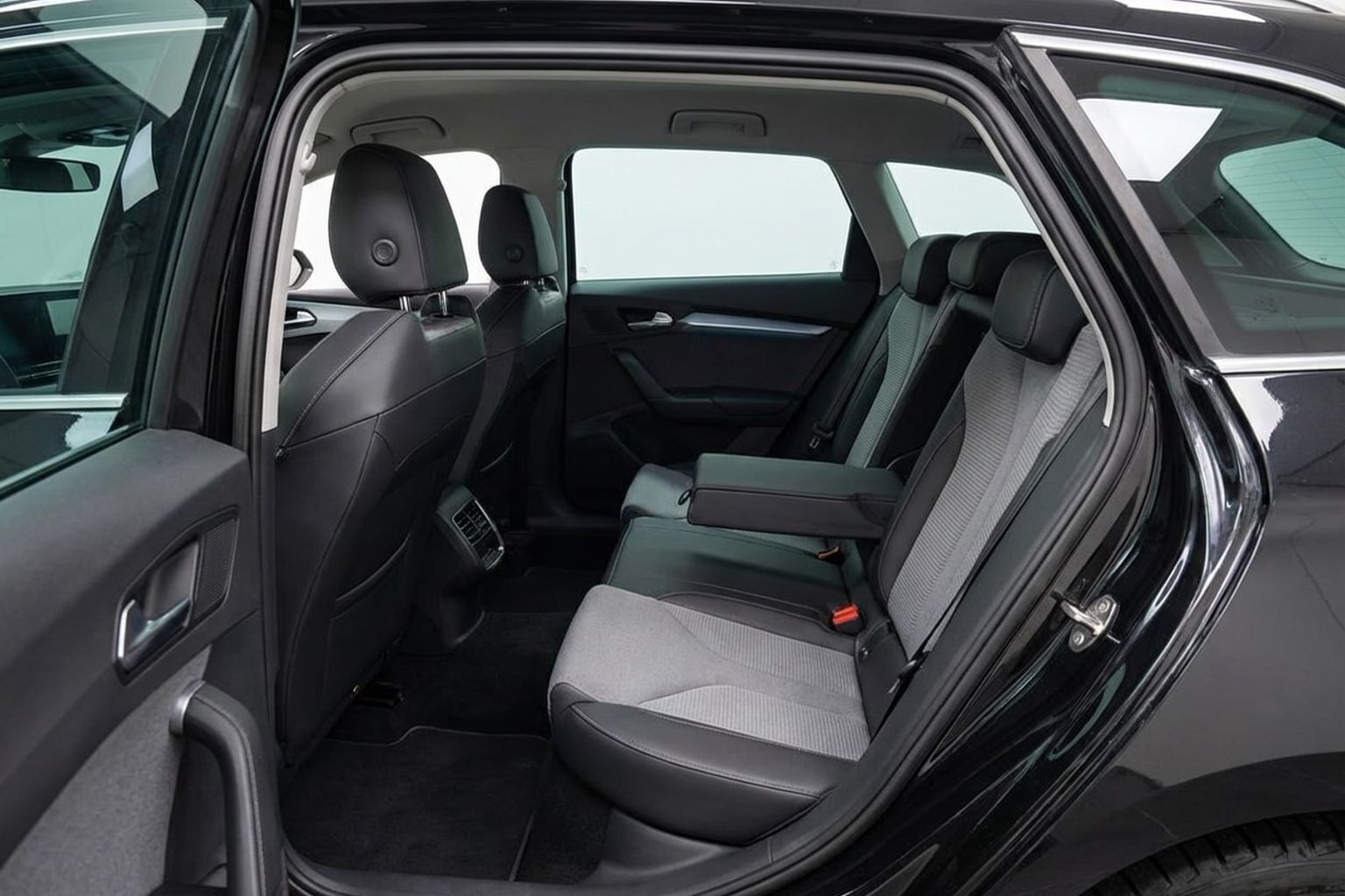 Sort Skoda Enyaq fra 2021