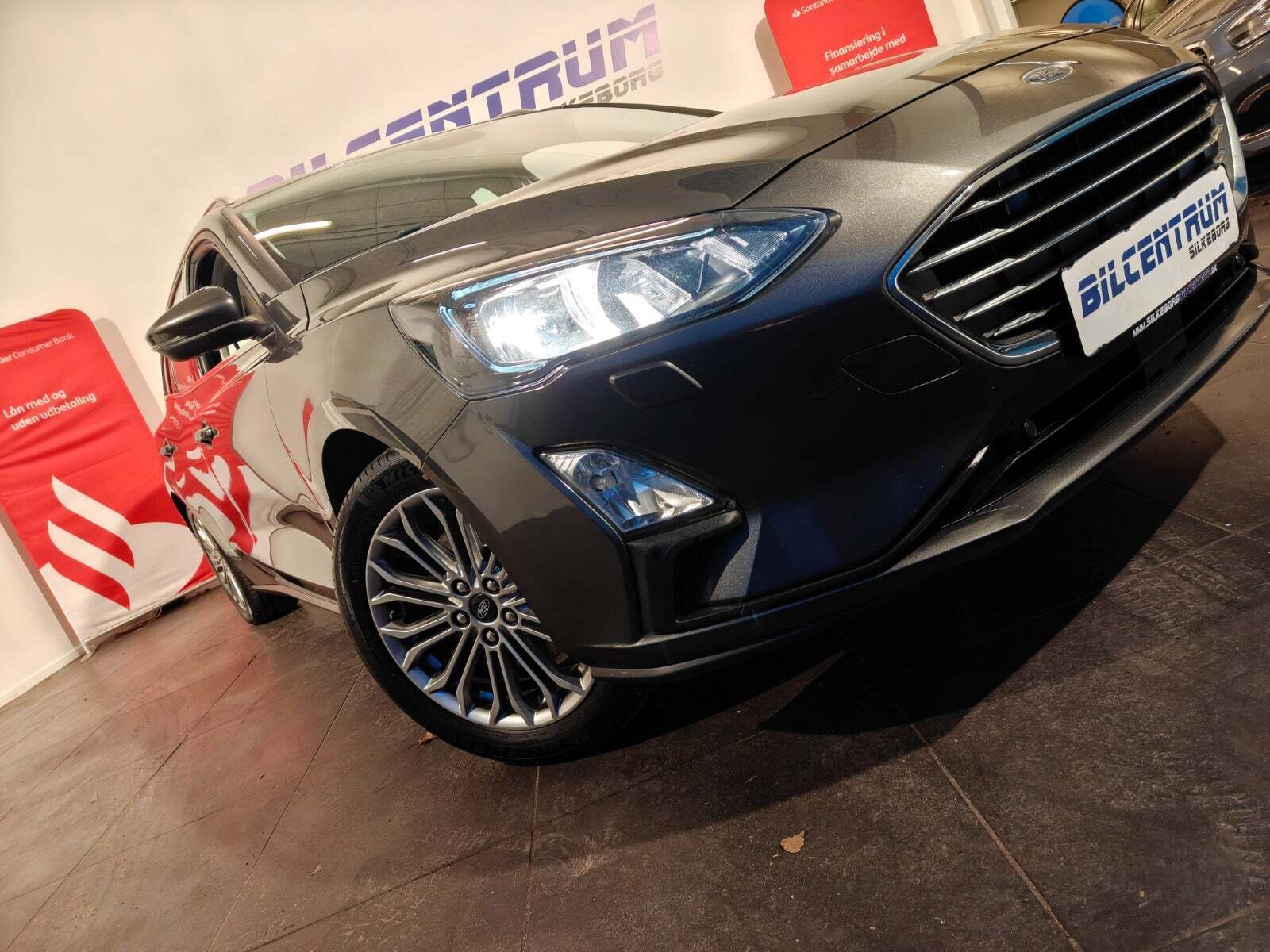 Grå Ford Focus fra 2019