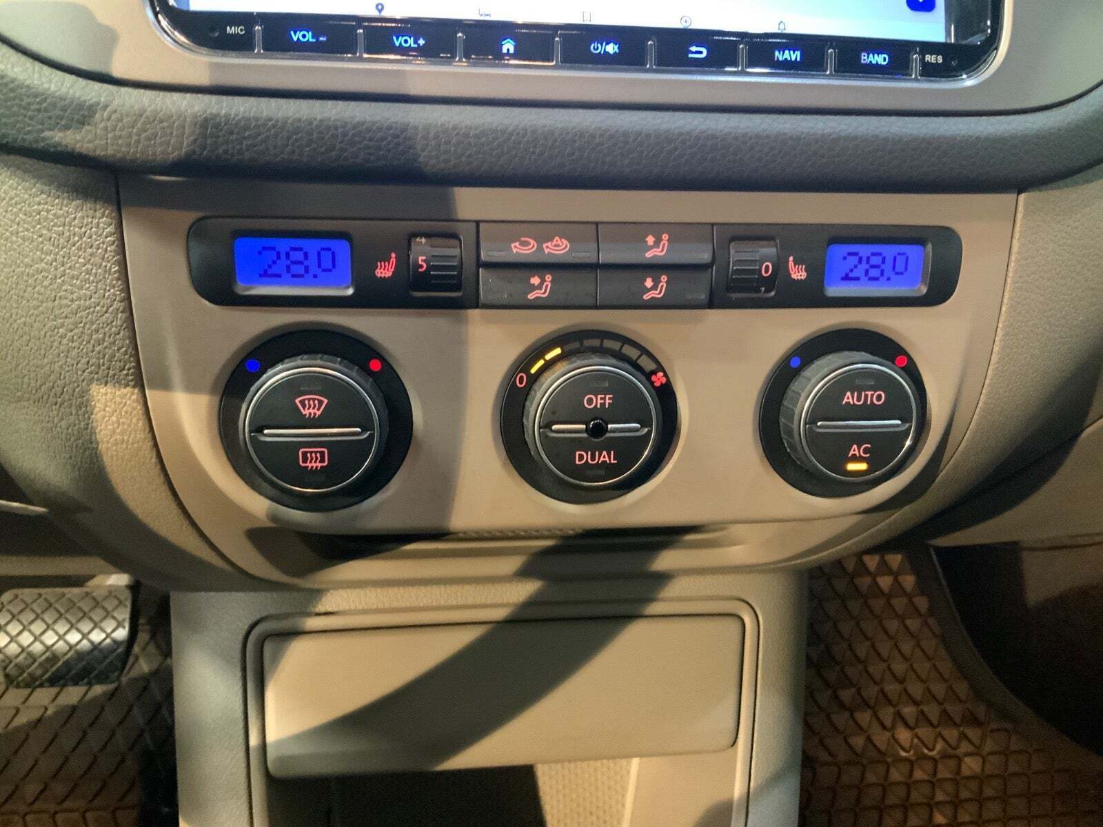 Grå VW Tiguan fra 2009