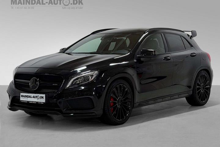 Rød Mercedes GLA45 fra 2015