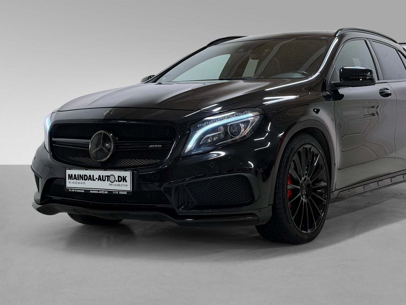 Rød Mercedes GLA45 fra 2015