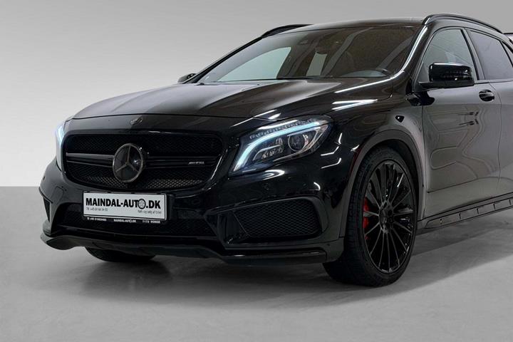 Rød Mercedes GLA45 fra 2015