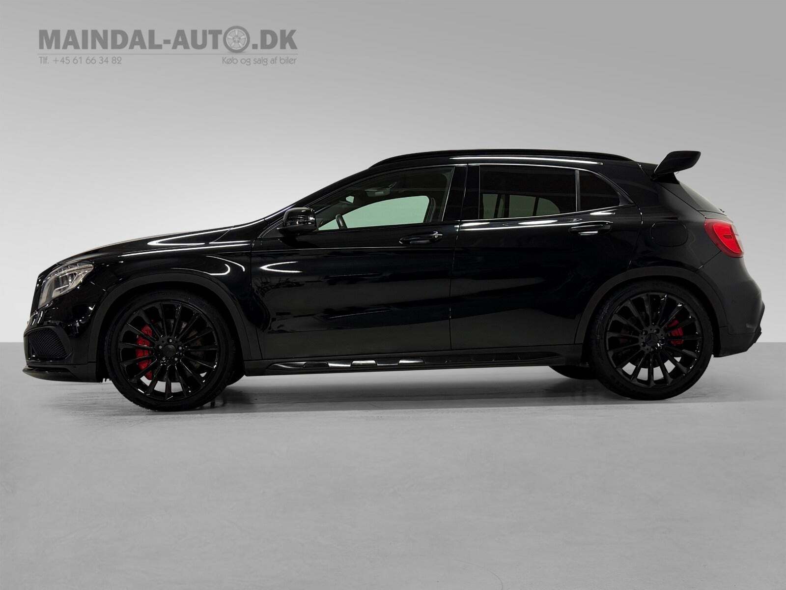 Rød Mercedes GLA45 fra 2015