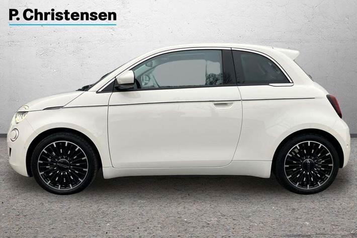 Hvid Fiat 500e fra 2023
