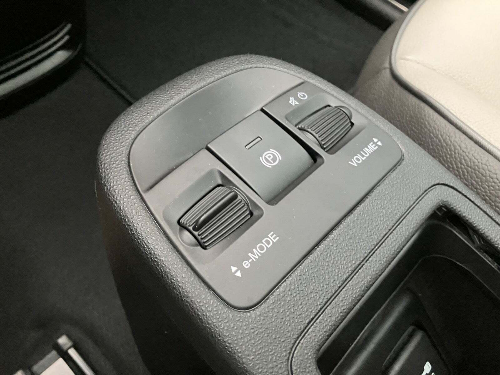 Hvid Fiat 500e fra 2023