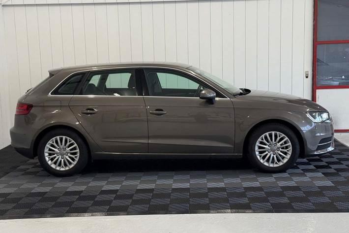 Grå Audi A3 fra 2016