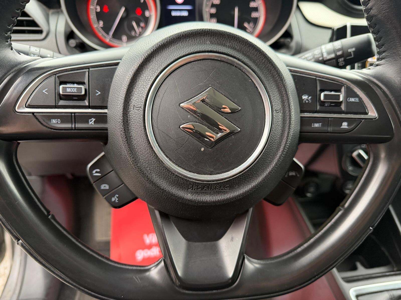 Grå Suzuki Swift fra 2021