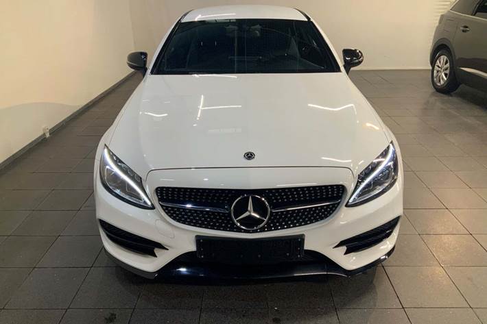 Hvid Mercedes C300 fra 2017